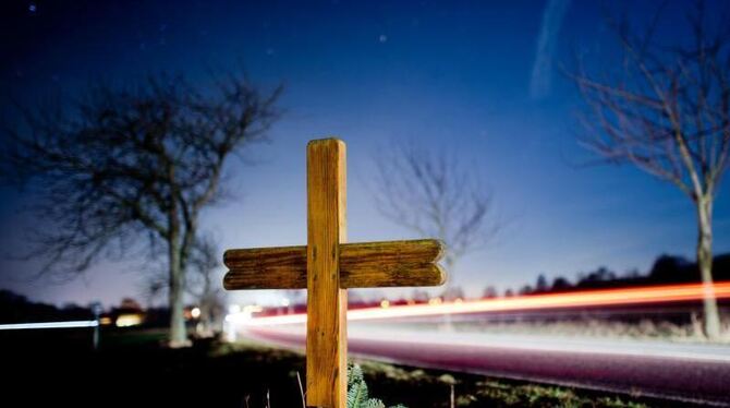 Ein Kreuz zur Erinnerung an Verkehrstote