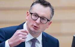 Andreas Schwarz spricht im Landtag