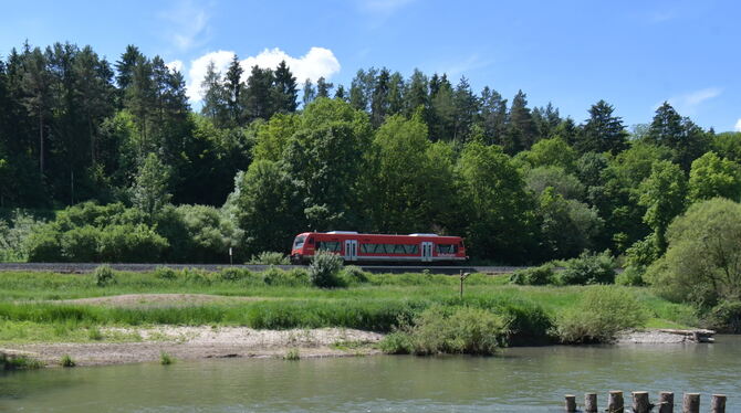 Radeln in idyllischer Umgebung statt an einer vielbefahrenen Landstraße. Am Neckar zwischen Sulzau und Börstingen entsteht ein n