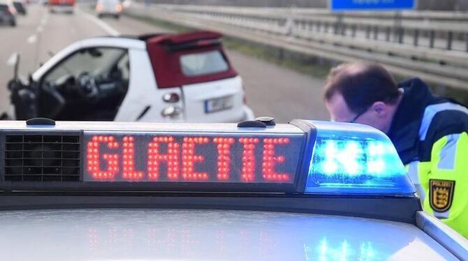 Polizei im Einsatz auf der A5 bei Weinheim
