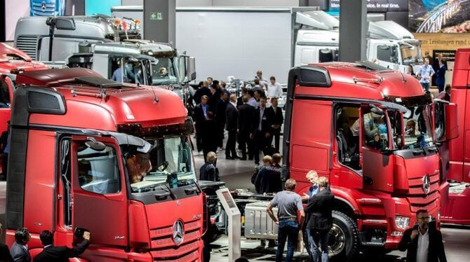 LKW am Stand von Daimler bei der IAA