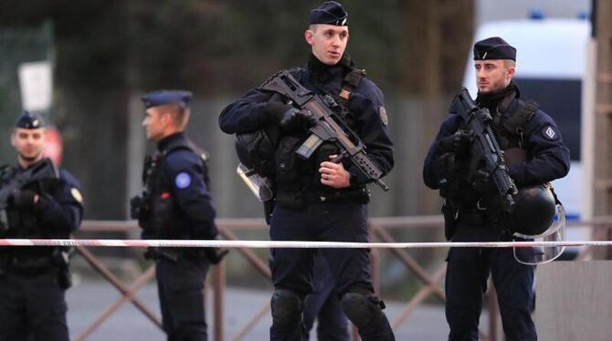 Polizisten in Paris Polizisten in Paris