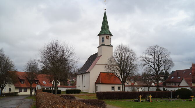 Die Martinskirche glänzt, die Blühwiese ist Straße und Parkplätzen gewichen.