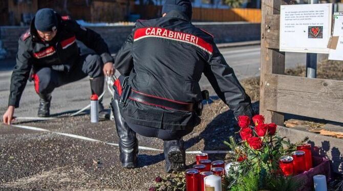 Carabinieri und Gedenken an Unfallstelle in Luttach