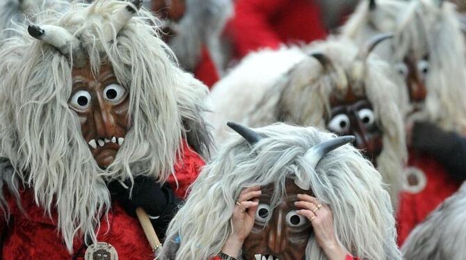 Maskierte »Hästräger«