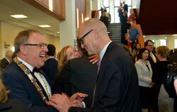 OB Thomas Keck (links) beim Reutlinger Neujahrsempfang in der Stadthalle (mit dem Hauptgeschäftsführer der Handwerkskammer, Dr.