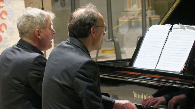 Da klingeln die Ohren: Das Klavierduo Grau-Schumacher bringt in der Stiftskirche Beethovens monumentale »Neunte« auf den Bösendo