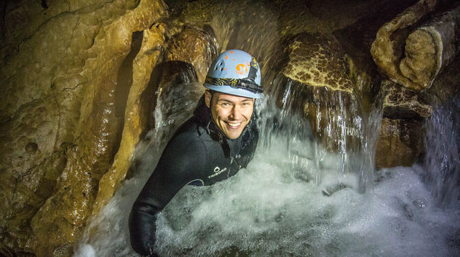Spaß im Bauch der Erde: Mit der geführten Tour in der Falkensteiner Höhle will der Uracher Anbieter »Cojote Outdoor Events« auf