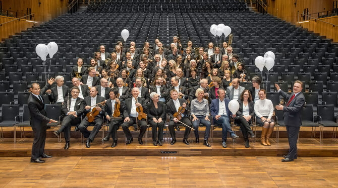 Die Württembergische Philharmonie Reutlingen feiert heuer ihr 75-jähriges Bestehen. Zum Auftakt des Jubiläumsjahres gibt es eine Die Württembergische Philharmonie Reutlingen feiert heuer ihr 75-jähriges Bestehen. Zum Auftakt des Jubiläumsjahres gibt es eine