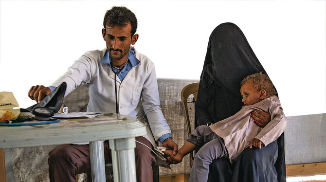 Doktor Fouad im im Haydan-Krankenhaus in der  Provinz Saada.  FOTOS: AGNES VARRAINE-LECA/MSF