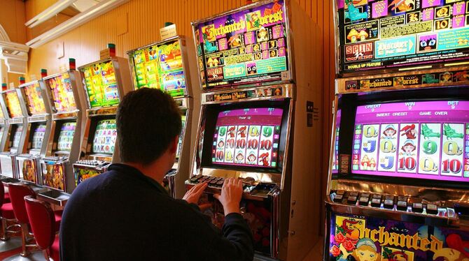 Glücksspiele am Automaten sind vergnügungssteuerpflichtig. Für die Gemeinden ist das ein wichtiger Posten auf der Habenseite. Fo