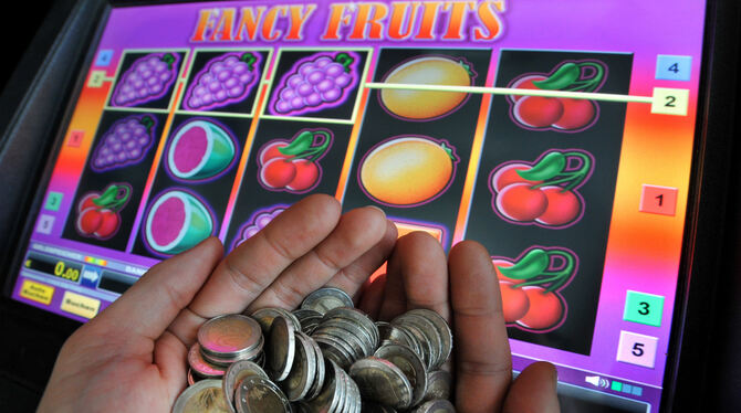 Selten halten die Spieler so einen Gewinn in der Hand. Sichere Einnahmen bescheren die Glücksspielautomaten aber den Gemeinden.