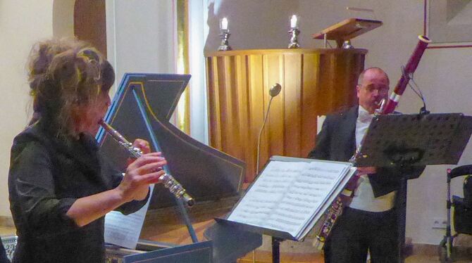 Flötistin Wally Hase und Fagottist Albrecht Holder in der Martinskirche.  FOTO: BERNKLAU