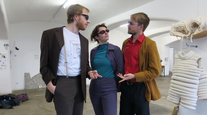 Johann Geidies (links), Liliana Ferri und Uwe Brauns bei den Proben.  FOTO: KNAUER