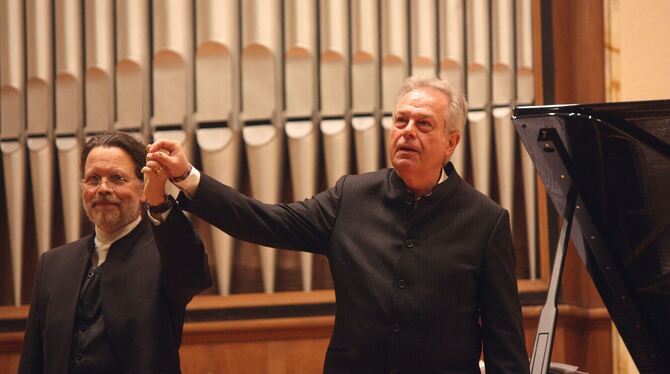 Pianist Michael Gees (links) und Sänger Christoph Prégardien im Festsaal der Universität Tübingen.  FOTO: STRÖHLE