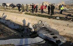 Trümmerteile der ukrainischen Passagiermaschine
