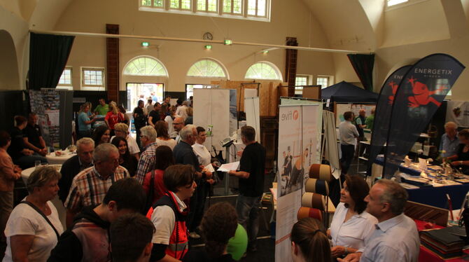 Dichtes Gedränge bei »Pfullingen zeigt sich« im Juli 2017 in und um die Pfullinger Hallen und die Schönberghalle.  FOTO: PRIVAT