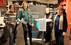Eine der Gruppen, die bei Osiander las und musizierte: Vivika Krämer (Klarinette), Gudrun Heller-Hoffmann, Anne Munding und Agne