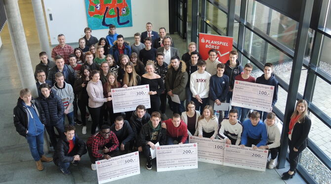 Die Sieger des Planspiels Börse. FOTO: KREISSPARKASSE