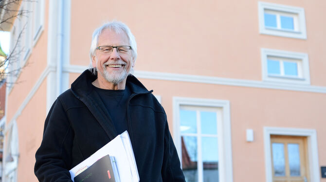 Reichenecks neuer Bezirksbürgermeister Ulrich Altmann fühlt sich im Schultesamt wohl. FOTO: PIETH