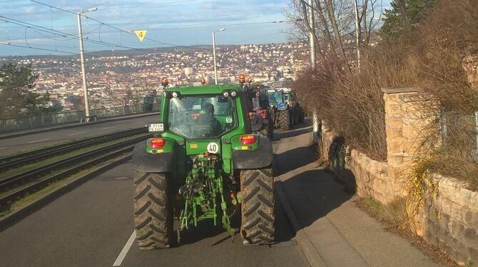 Die Treckerdemo auf der Weinsteige in Stuttgart.