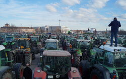 Wie viele sind es? Da gehen die Schätzungen auseinander. Über 2 000 Traktoren, meinen die Veranstalter. FOTOS: WURSTER