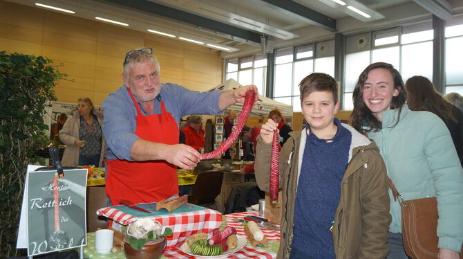 Eric und Marla mögen Jürgen Brands Rettich-Schneideholz. Eric und Marla mögen Jürgen Brands Rettich-Schneideholz.