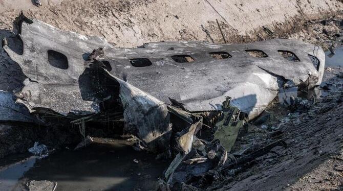 Trümmerteile des ukrainischen Passagierflugzeugs