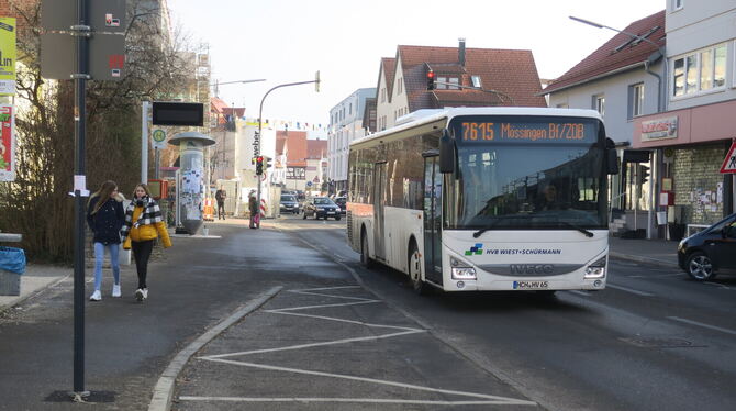 Busverkehr in Mössingen an der Haltestelle Stadtmitte: Der behindertengerechte Umbau der Haltestelle wird um zwei Jahre verschob