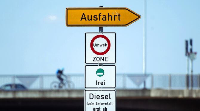 Zählbar sind nur jene Dieselautos mit eigentlichem Fahrverbot, die aufgrund anderer Verstöße in der Bußgeldstelle landen. FOTO: