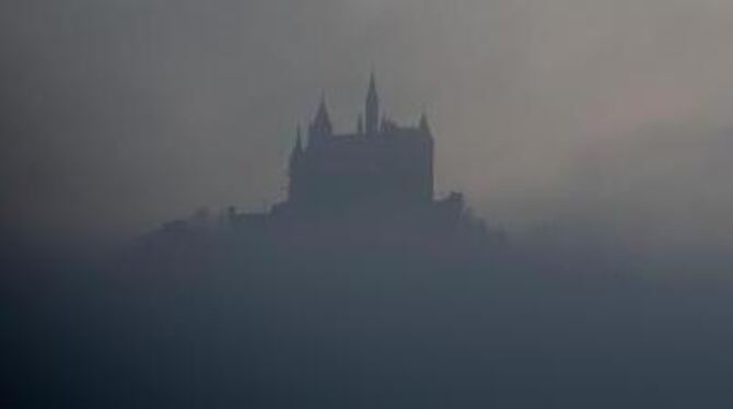 Burg Hohenzollern im Nebel