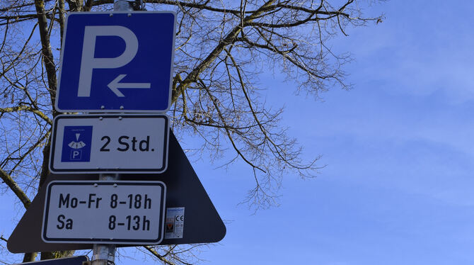 In der Hauptstraße von Walddorf ist Parken zeitlich nicht mehr unbegrenzt erlaubt. Auch in drei weiteren Straßen greift diese Re