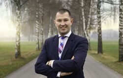 Matthias Henne, seit 2014 Bürgermeister in Zwiefalten, hat sich in  Bad Waldsee beworben.  FOTO: PR