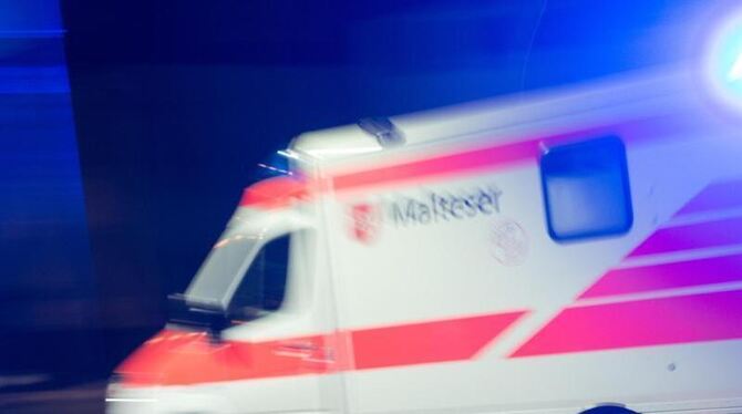 Rettungswagen mit Blaulicht