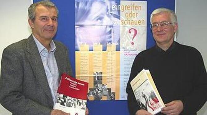 Ein Lehrbuch für Zivilcourage: Gerd Meyer (links) und Günther Gugel. FOTO: MWM