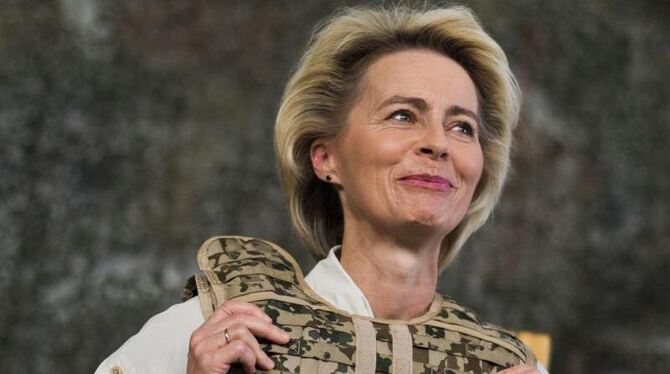 Die Verteidigungsministerin ist nach Afghanistan gereist, um die Bundeswehr auf neue Aufgaben einzustellen. Der Kampfeinsatz