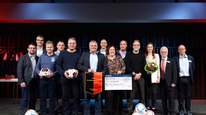 Stehen für traditionelle Werte in Fußballvereinen (von links): Friedemann Rupp (Bezirksbürgermeister Betzingen), Knut Kircher (W