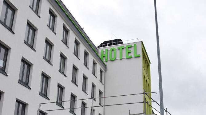 Das Gebäude im Mühleweg 5 gehört einem Investor aus Stuttgart. Er hatte es vorübergehend an den Landkreis vermietet. FOTO: HAI Das Gebäude im Mühleweg 5 gehört einem Investor aus Stuttgart. Er hatte es vorübergehend an den Landkreis vermietet. FOTO: HAI