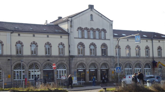 Die Umgestaltung des Europaplatzes vor dem Bahnhof ist das teuerste Projekt der Stadt Tübingen in den nächsten Jahren.  FOTO: LE