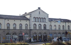 Die Umgestaltung des Europaplatzes vor dem Bahnhof ist das teuerste Projekt der Stadt Tübingen in den nächsten Jahren.  FOTO: LE