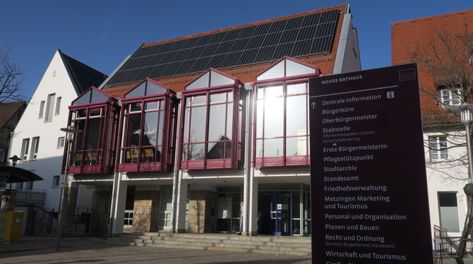 Auch die Stadtverwaltung macht mit: Die gepachtete Solaranlage auf dem Dach soll in den nächsten Tagen in Betrieb genommen werde
