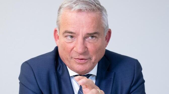 Thomas Strobl (CDU) sitzt