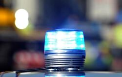 Das Blaulicht eines Streifenwagens der Polizei leuchtet