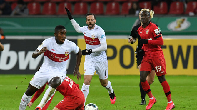 Einer der Besten in Leverkusen: Orel Mangala vom VfB Stuttgart (links). FOTO: EIBNER