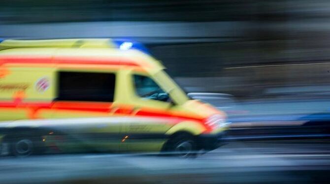 Ein Krankenwagen im Einsatz Ein Krankenwagen im Einsatz