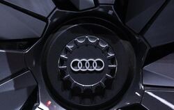 Das Audi-Logo ist auf einer Felge zu sehen