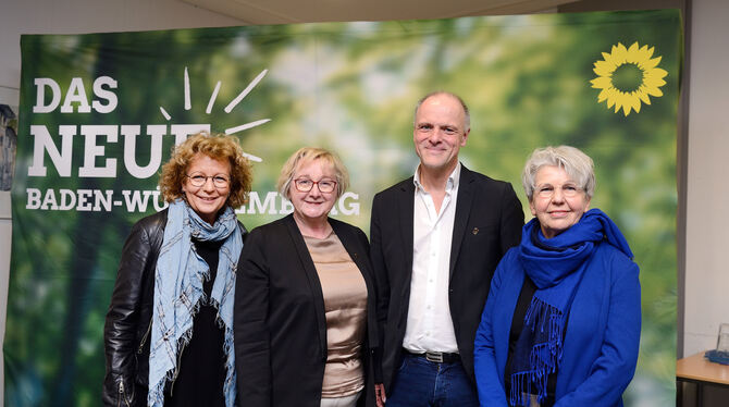 Die Grünen ziehen Bilanz (von links): Beate Müller-Gemmeke, Theresia Bauern, Thomas Poreski und Gabriele Janz. FOTO: PIETH
