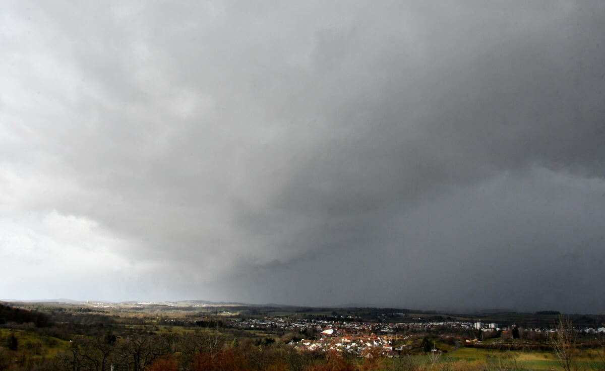 Orkan von Westen kommend über dem westlichen Tübinger Kreisgebiet Blick von Mössingen FOTO MEYER