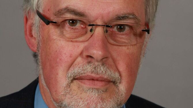 Helmut Schwarz  ist für sein großes ehrenamtliches Engagement in  der evangelischen  Kirchengemeinde Pfullingen ausgezeichnet w