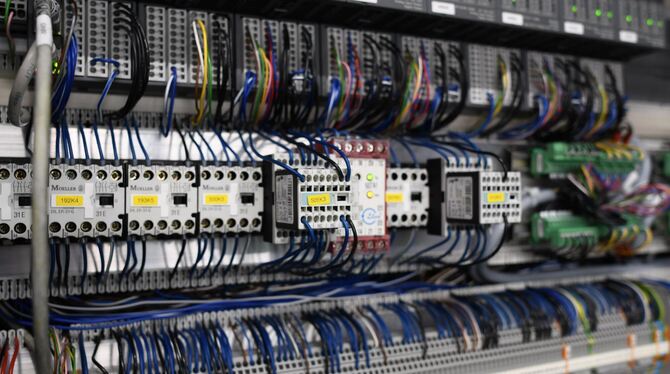 Jeder Menge Elektronik wird auf den aktuellen Stand gebracht. Jeder Menge Elektronik wird auf den aktuellen Stand gebracht.